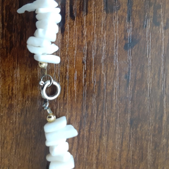 Chipshell Necklace - Picture 3 of 5